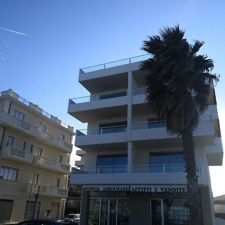 Infinito Lejlighed Alba Adriatica Eksteriør billede
